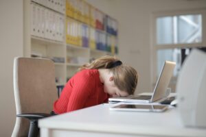 3 dicas para adormecer quando você está estressado: Orientações de um psiquiatra e neurocientista