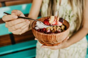 Criando um deleite saudável: como montar um bowl de iogurte nutritivo e satisfatório