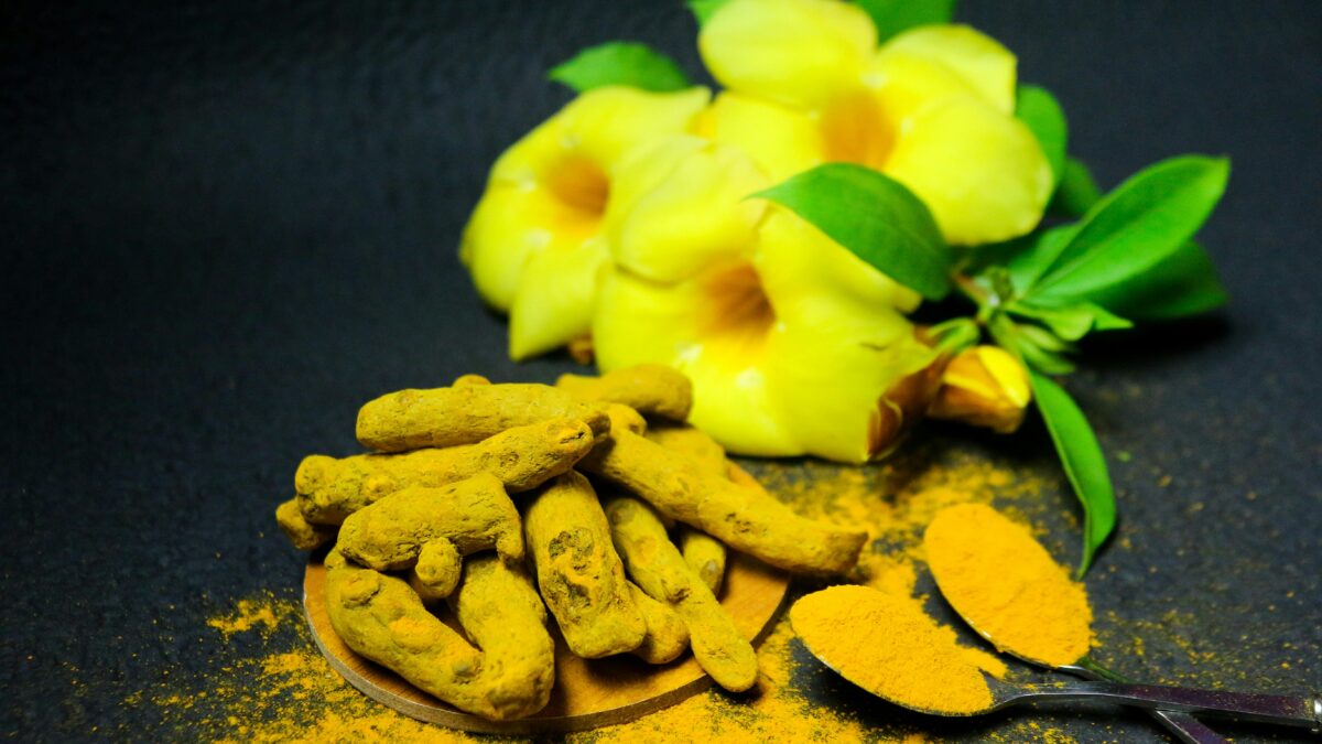 5 maneiras de aproveitar a cúrcuma para benefícios anti-inflamatórios