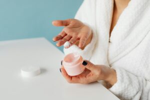 Como cuidar das mãos à medida que envelhecemos: dicas de especialistas