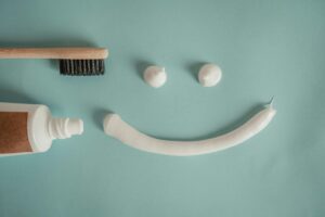 3 Hábitos de Saúde Oral a Evitar para um Sorriso Mais Saudável