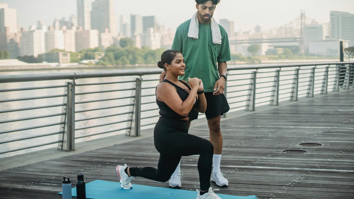 Lunges laterais: transforme seu treino de pernas