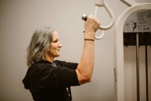 Como prevenir a sarcopenia e preservar a massa muscular com o envelhecimento