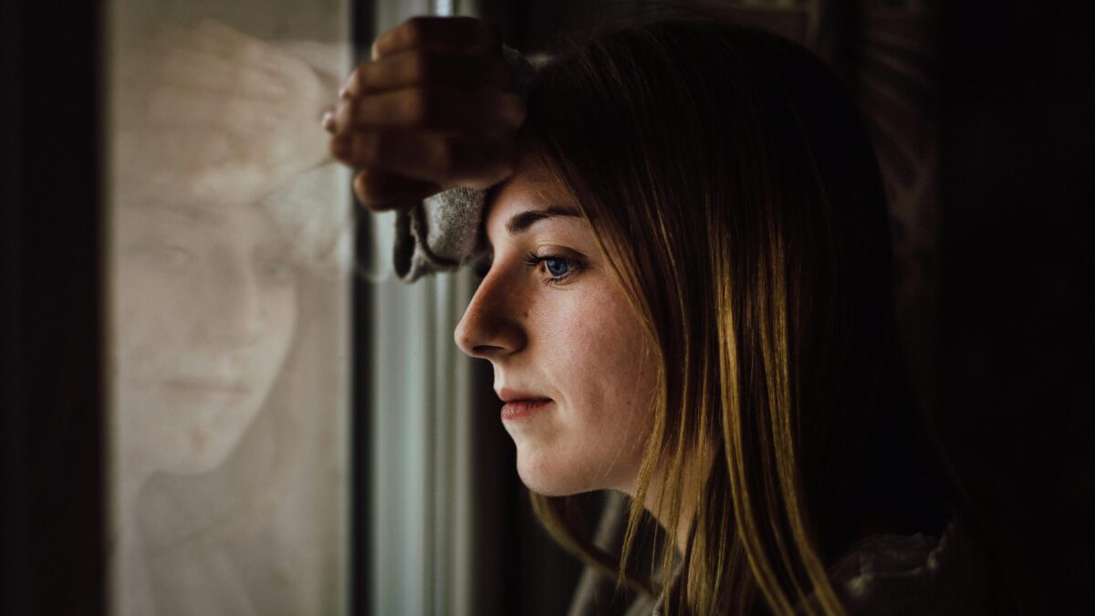 Infância marcada: como traumas ocultos na juventude disparam doenças mentais na vida adulta