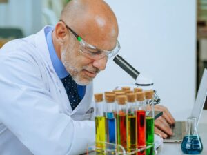 Polilaminina: a molécula brasileira que promete revolucionar o tratamento de lesões na medula
